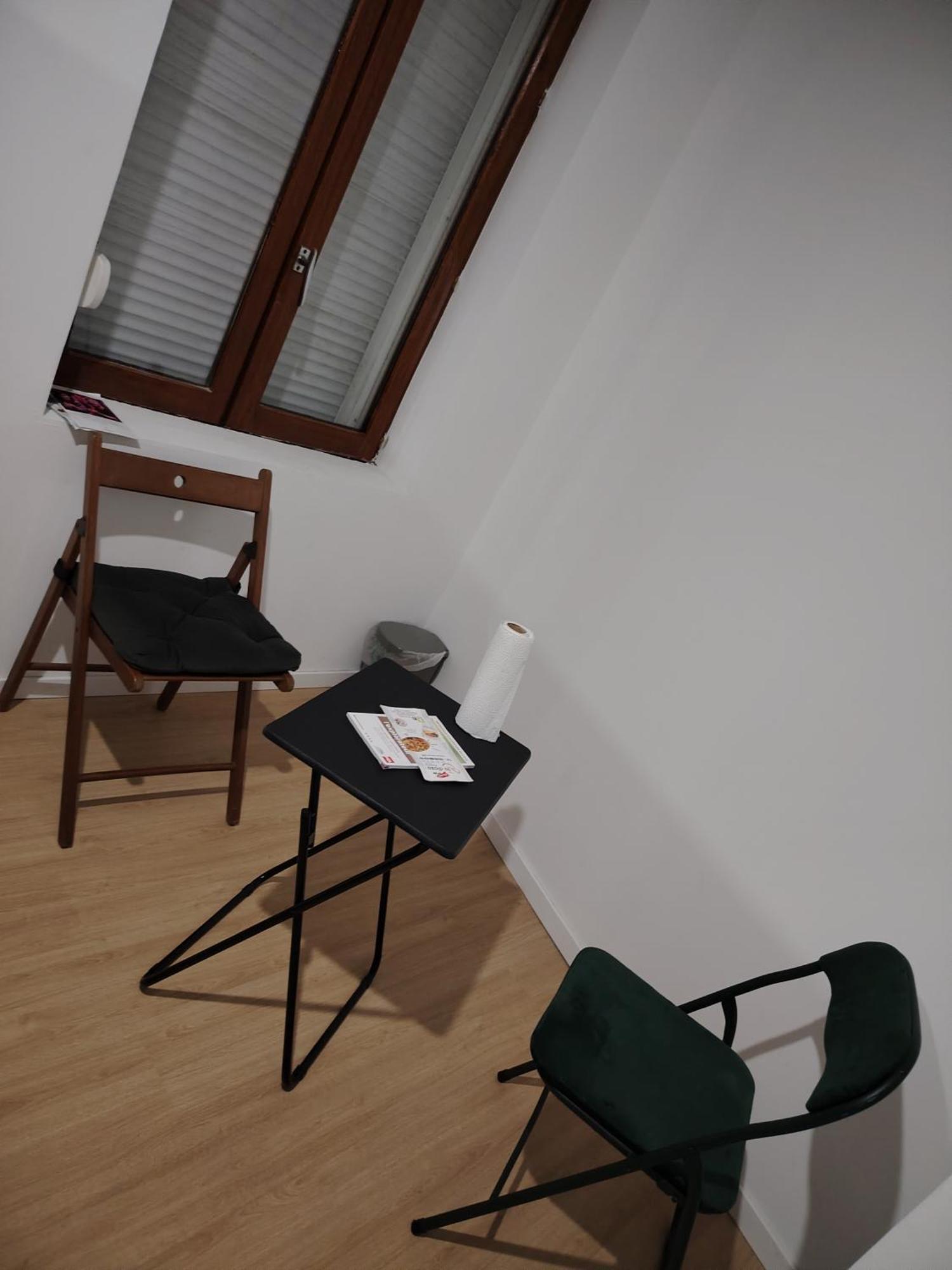 Locatif Gare Europe Souvenir Couette-café *